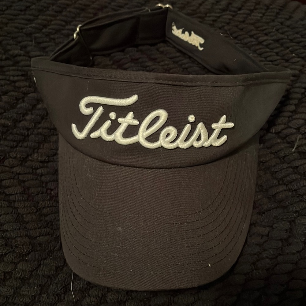 Titleist visor.